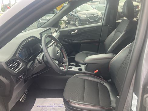Used 2024 Ford Escape ST-Line w/ Tech Pack #1 AWD/4WD image 19