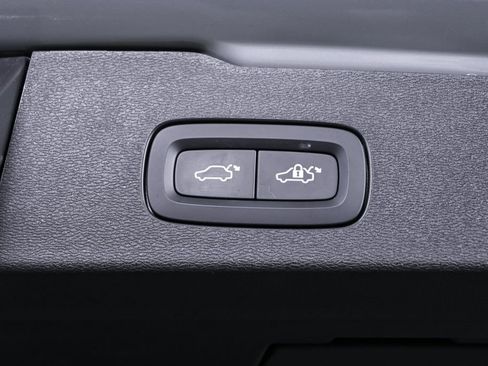 Certified 2025 Volvo V60 B5 Cross Country Plus image 32