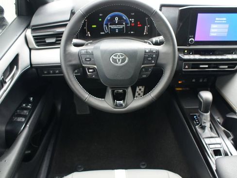 Used 2025 Toyota Camry SE w/ Convenience Package AWD/4WD image 5