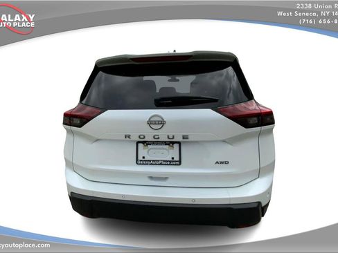 Used 2025 Nissan Rogue SV AWD/4WD image 6