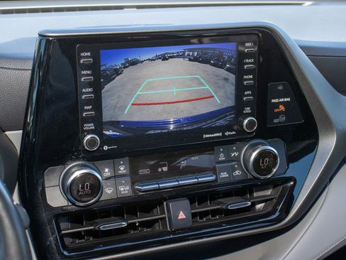 Used 2022 Toyota Highlander LE image 33