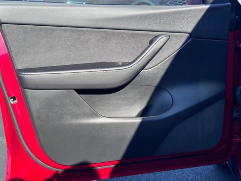 Used 2022 Tesla Model Y Long Range AWD/4WD image 20