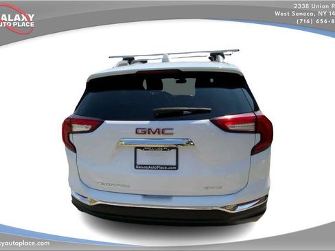 Used 2024 GMC Terrain SLT AWD/4WD image 6
