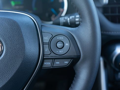 Used 2025 Toyota RAV4 XLE w/ Weather Package image 18