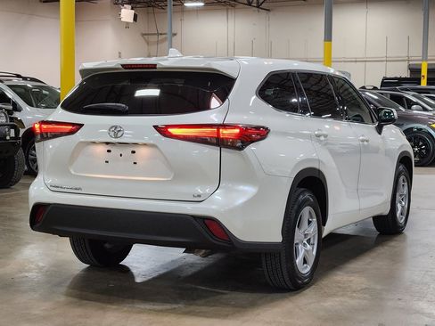 Used 2021 Toyota Highlander LE image 8