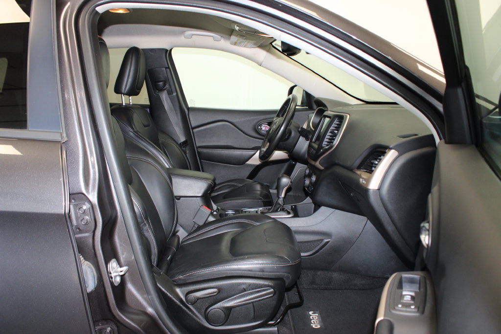 Used 2017 Jeep Cherokee Limited FWD image 8
