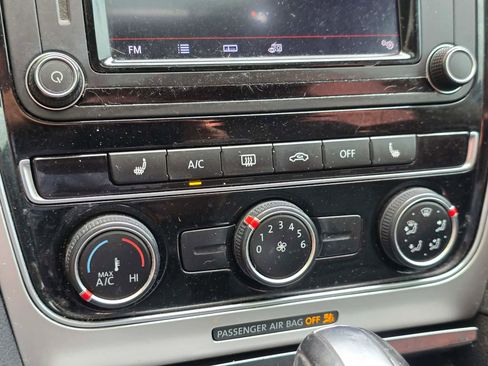 Used 2019 Volkswagen Passat 2.0T Wolfsburg w/ Wheels & Sunroof Package image 23