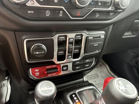 Used 2020 Jeep Wrangler Unlimited Rubicon AWD/4WD image 32