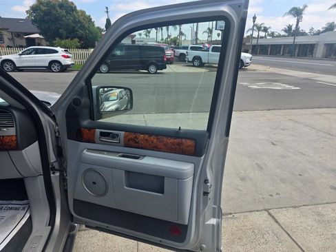 Used 2004 Lincoln Navigator Luxury AWD/4WD image 16