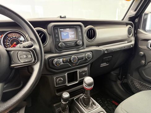 Used 2018 Jeep Wrangler Unlimited Sport AWD/4WD image 6