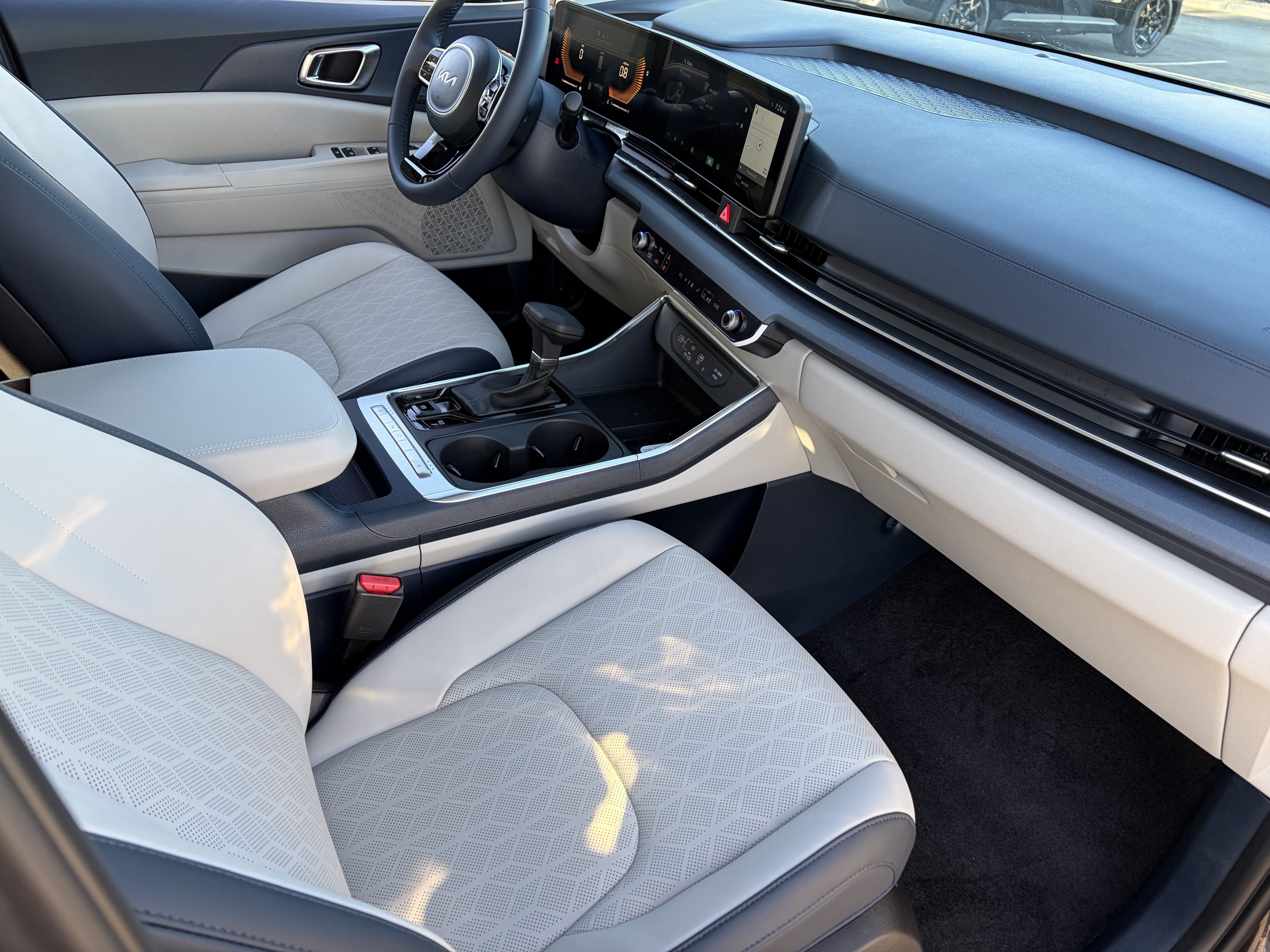 New 2026 Kia Carnival EX FWD image 10