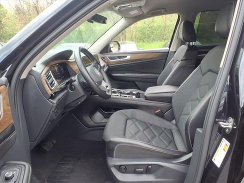 Used 2024 Volkswagen Atlas SE AWD/4WD image 12