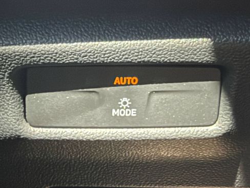 Used 2026 Volkswagen Tiguan SE AWD/4WD image 28