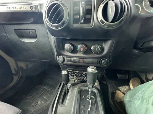 Used 2018 Jeep Wrangler Unlimited Sport image 26