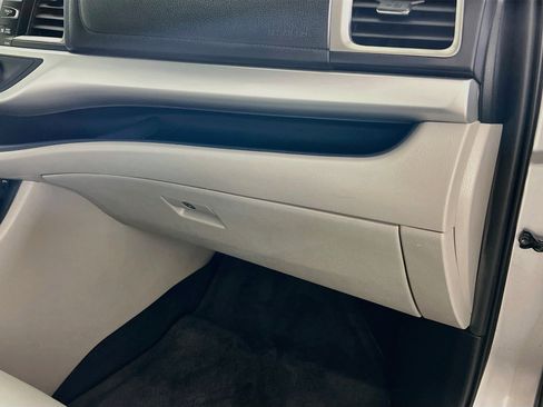 Used 2019 Toyota Highlander XLE FWD image 34