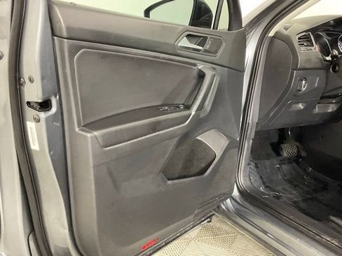 Used 2020 Volkswagen Tiguan SE FWD image 12