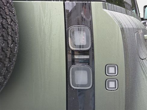 New 2026 Land Rover Defender 110 X-Dynamic SE image 35