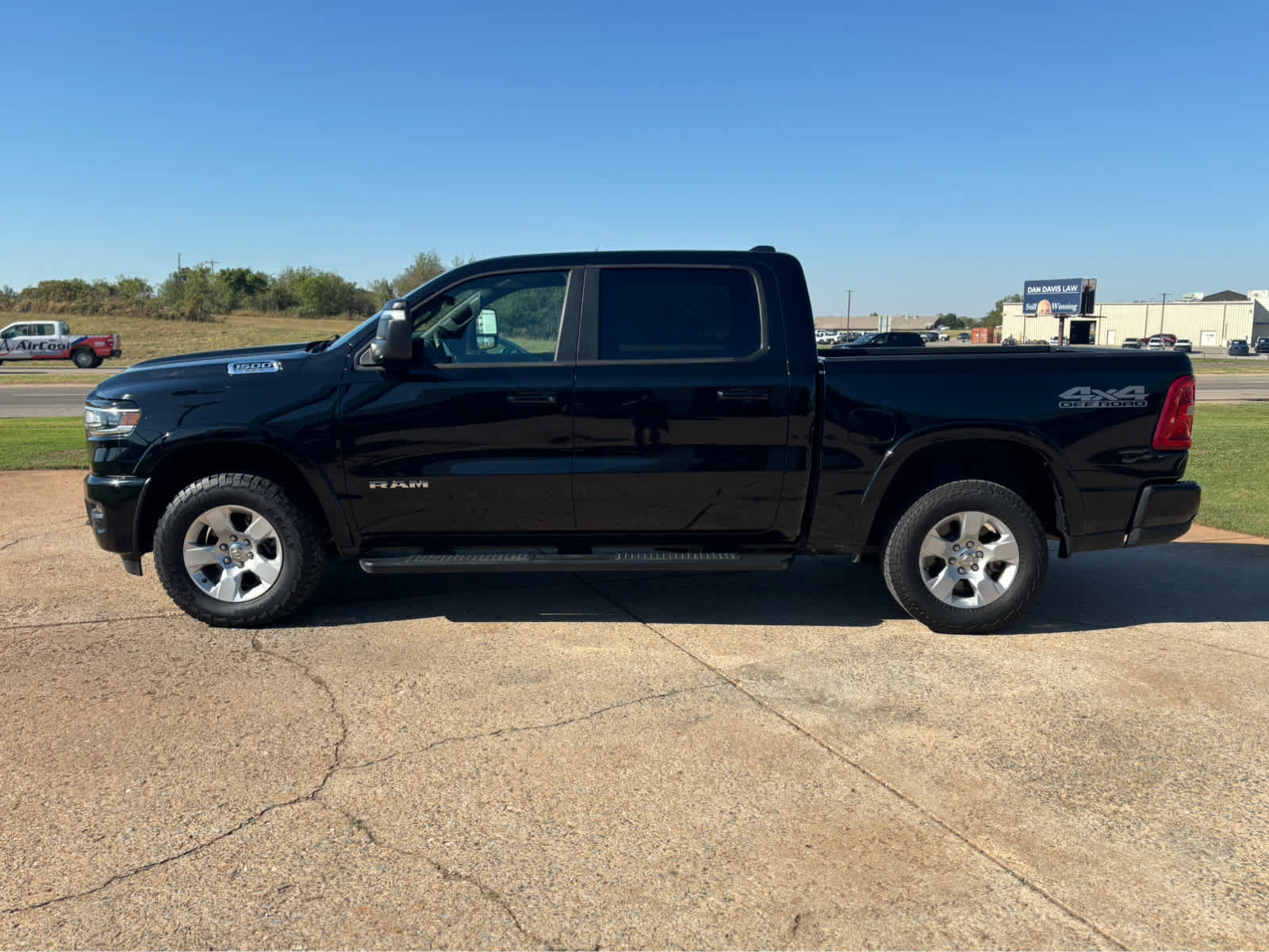 Used 2025 RAM 1500 Big Horn AWD/4WD image 4