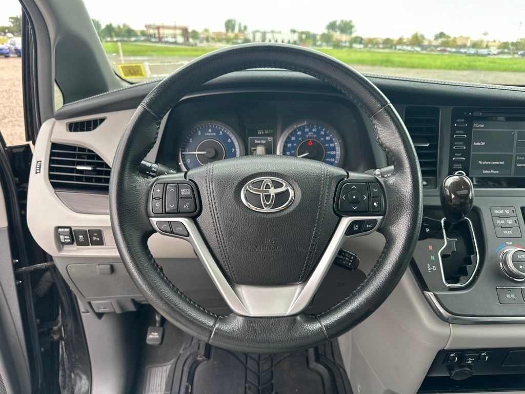 Used 2019 Toyota Sienna XLE w/ XLE Navigation Package FWD image 20