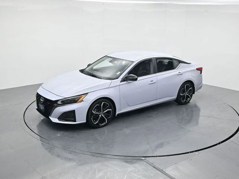 Used 2023 Nissan Altima 2.5 SR image 40