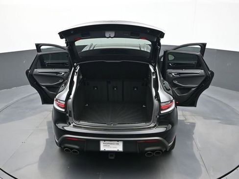 Certified 2025 Porsche Macan AWD/4WD image 28