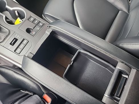 Used 2023 Toyota Highlander L image 42