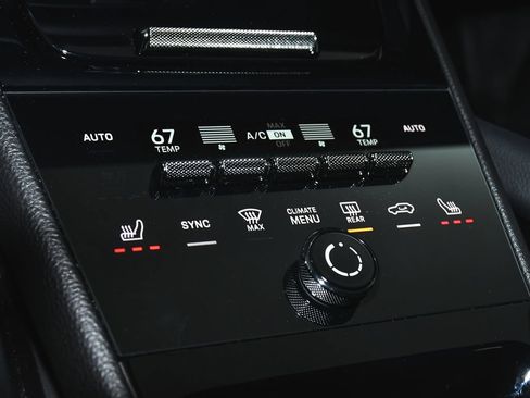 Used 2024 Porsche Cayenne AWD/4WD image 30