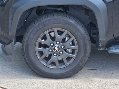 Used 2025 Toyota 4Runner SR5 AWD/4WD image 14