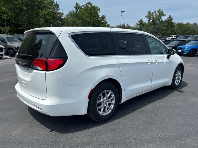 Used 2023 Chrysler Voyager LX FWD image 8