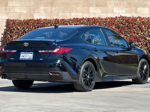 Used 2025 Toyota Camry SE image 4