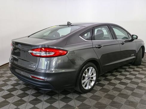 Used 2019 Ford Fusion SE FWD image 12