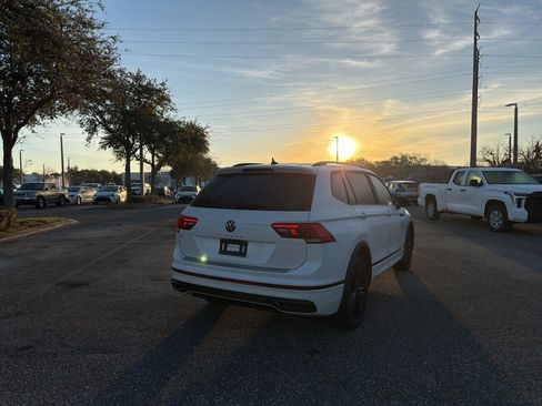 Used 2022 Volkswagen Tiguan SE R-Line image 5