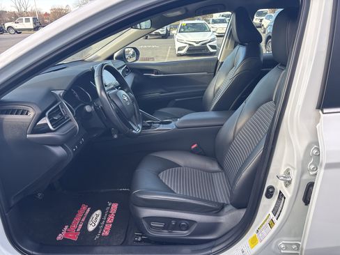 Used 2024 Toyota Camry SE image 12