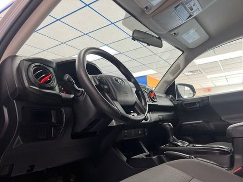 Used 2017 Toyota Tacoma SR AWD/4WD image 14
