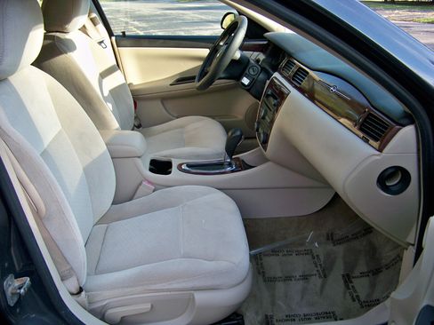 Used 2009 Chevrolet Impala LT image 32