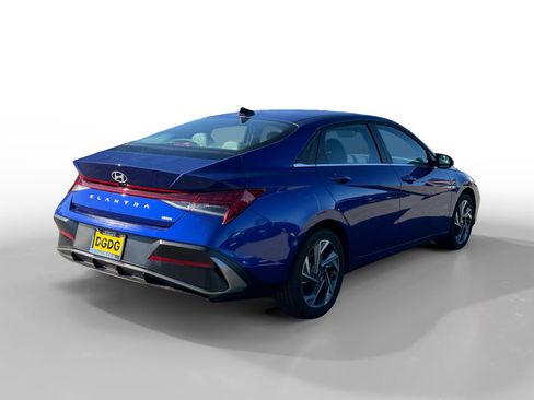 New 2025 Hyundai Elantra Limited image 5