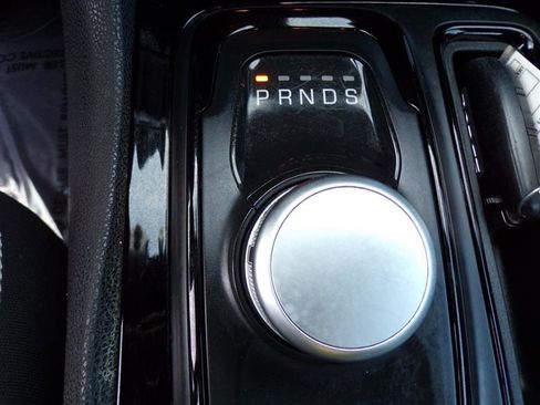 Used 2017 Chrysler 300 S image 33