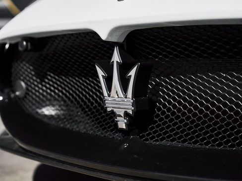 Used 2023 Maserati MC20 Coupe RWD image 9