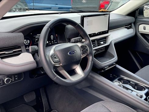 Used 2025 Ford Explorer Active RWD image 13