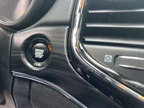 Used 2022 Jeep Grand Cherokee Limited image 32