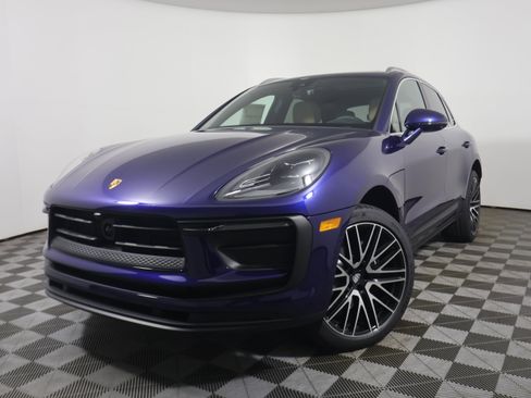 Certified 2025 Porsche Macan image 1