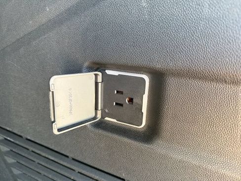 Used 2025 Chevrolet Suburban Z71 AWD/4WD image 67