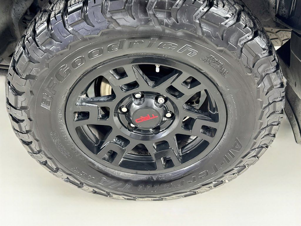 Used 2018 Toyota 4Runner TRD Off-Road Premium AWD/4WD image 39