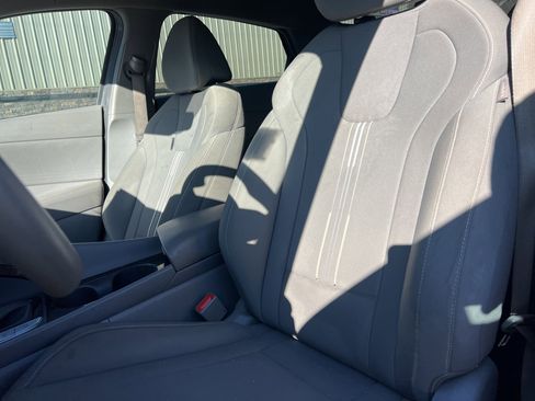 Used 2024 Hyundai Elantra Blue image 12