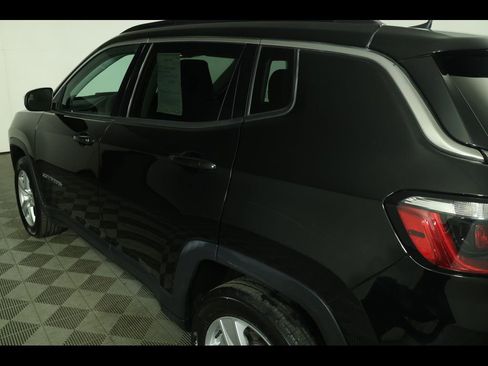 Used 2022 Jeep Compass Latitude w/ Convenience Group AWD/4WD image 8
