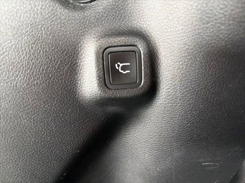 Used 2018 Jeep Compass Limited w/ Navigation Group AWD/4WD image 12