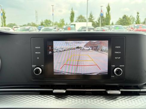 Used 2024 Kia Carnival LX FWD image 27