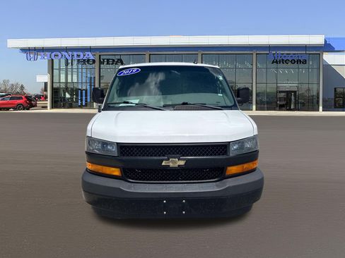 Used 2019 Chevrolet Express 3500 w/ Driver Convenience Package RWD image 7