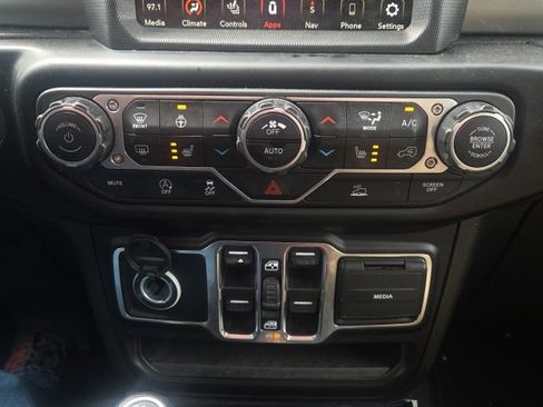 Used 2022 Jeep Gladiator Overland w/ LED Lighting Group AWD/4WD image 28