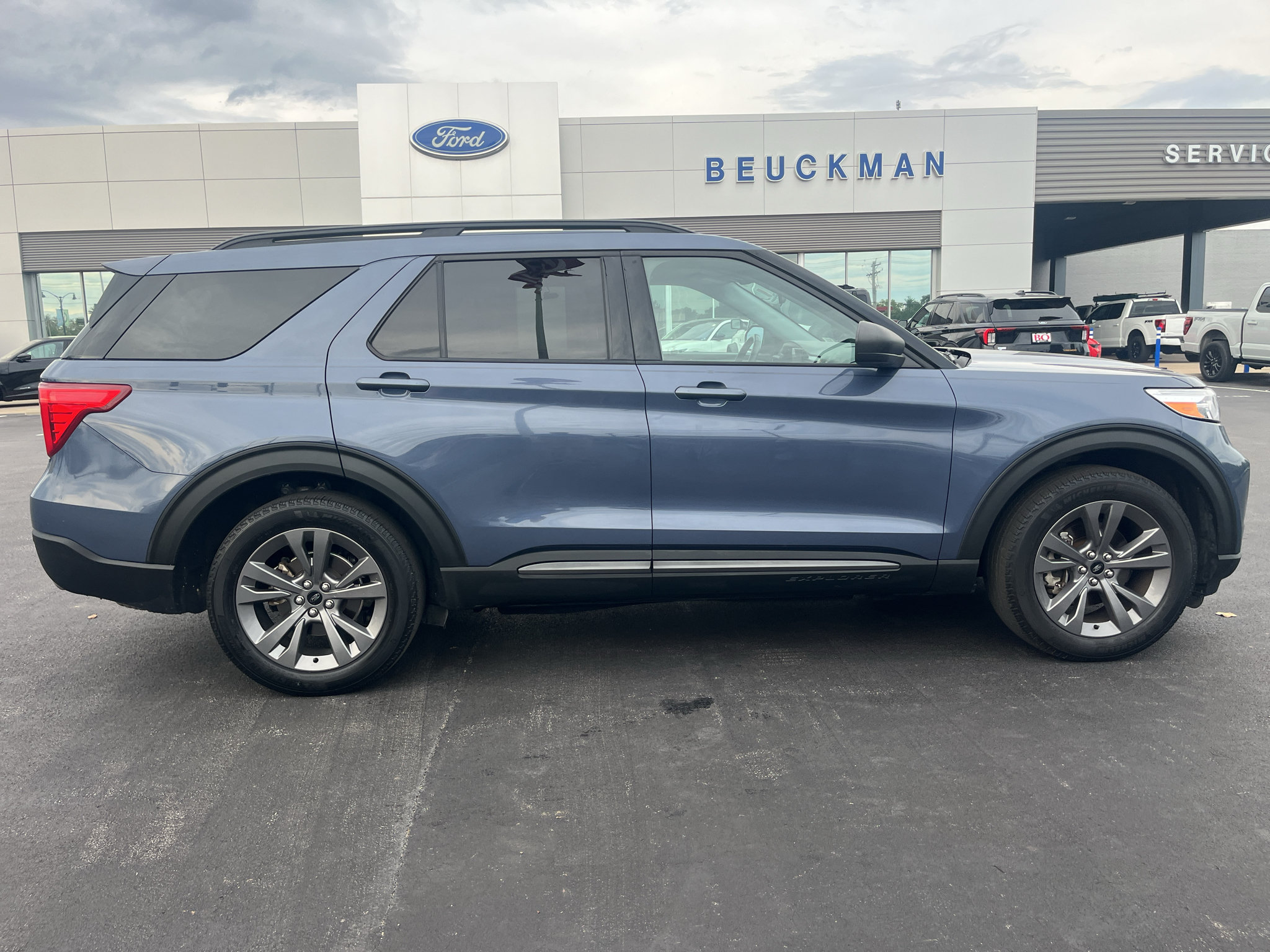 Used 2021 Ford Explorer XLT w/ Equipment Group 202A AWD/4WD image 9